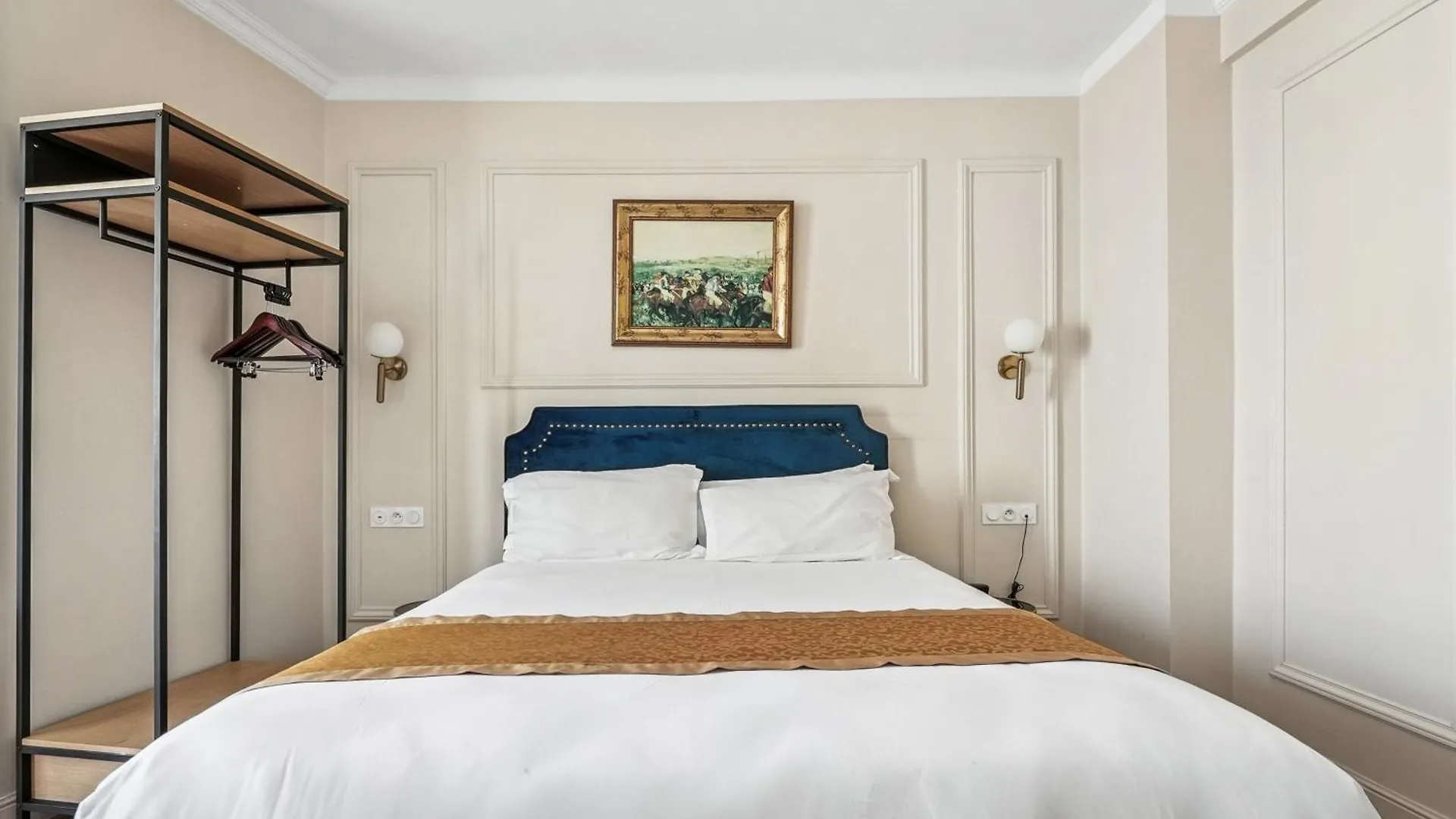 ****  Hotel Le Clery Paris France