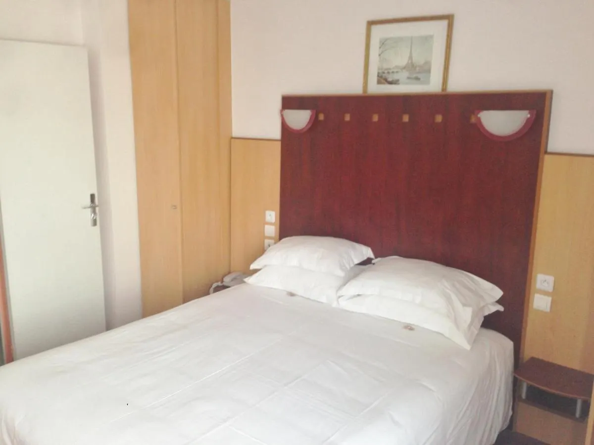 Hotel Le Clery Paris